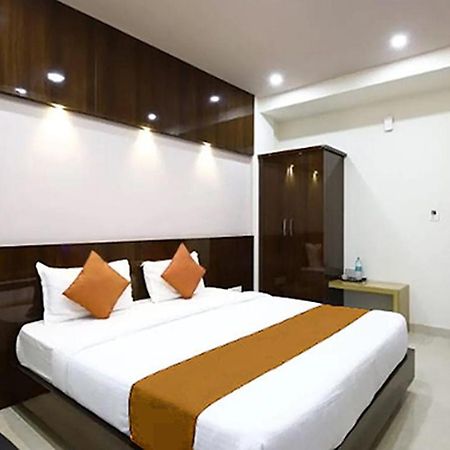 Royal Blue Meridian Inn Bangalore Exterior photo