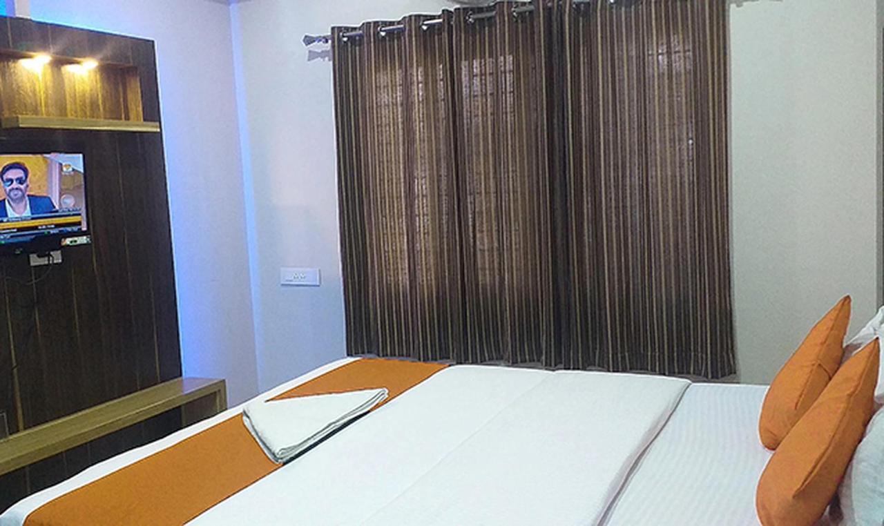 Royal Blue Meridian Inn Bangalore Exterior photo