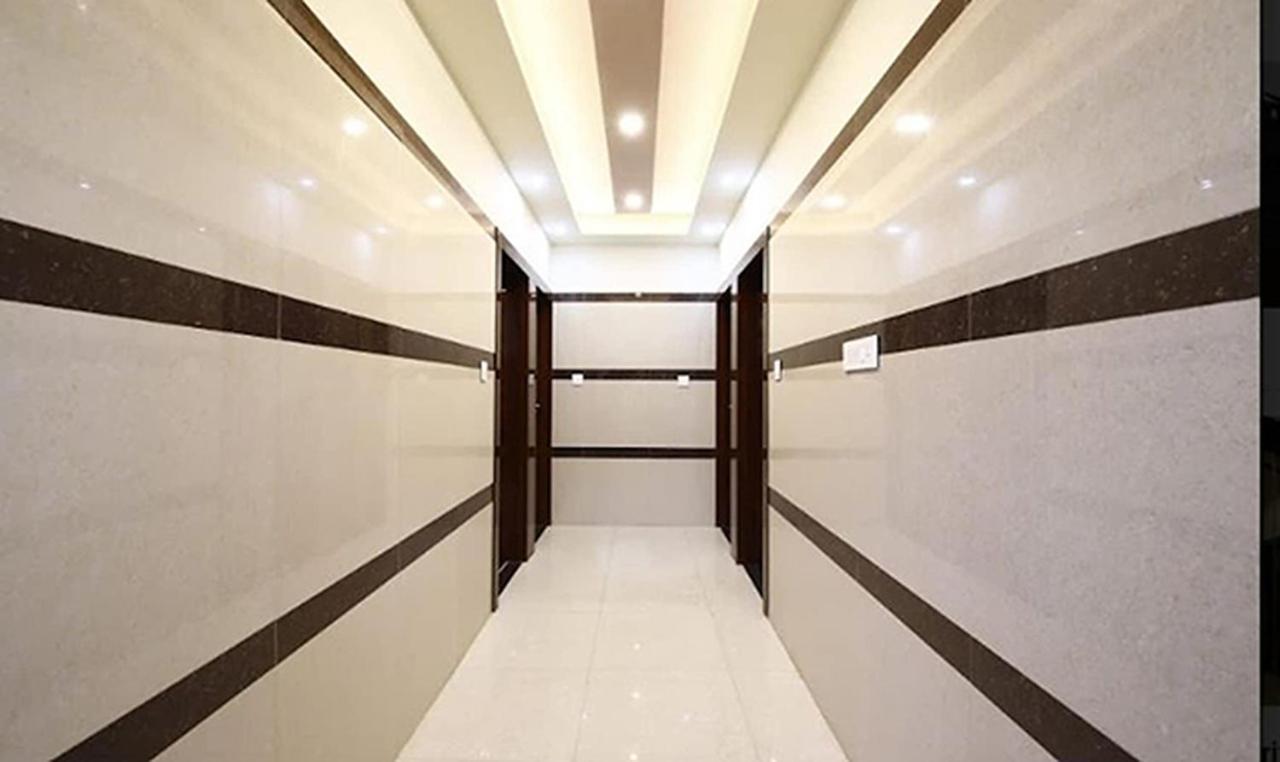 Royal Blue Meridian Inn Bangalore Exterior photo